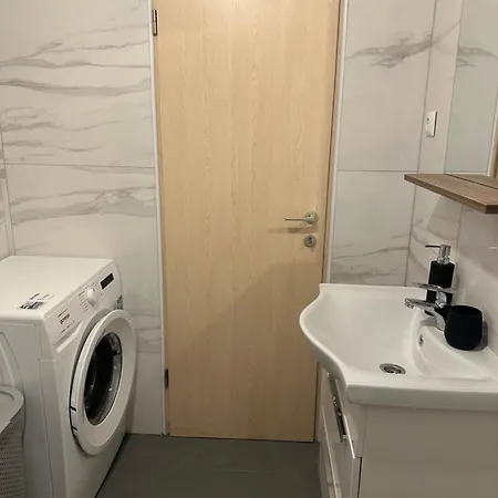 Jenny アパート Ližnjan